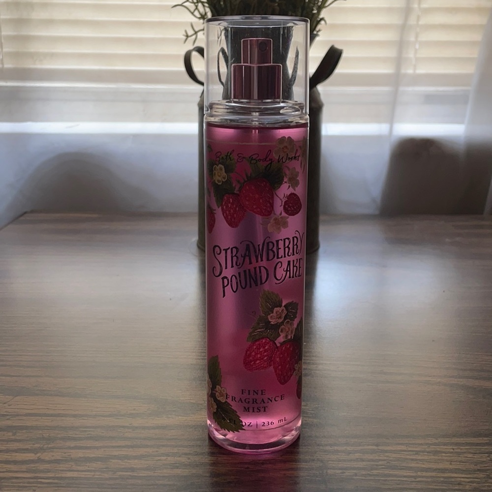 Bath & Body Works Strawberry Poundcake Spray